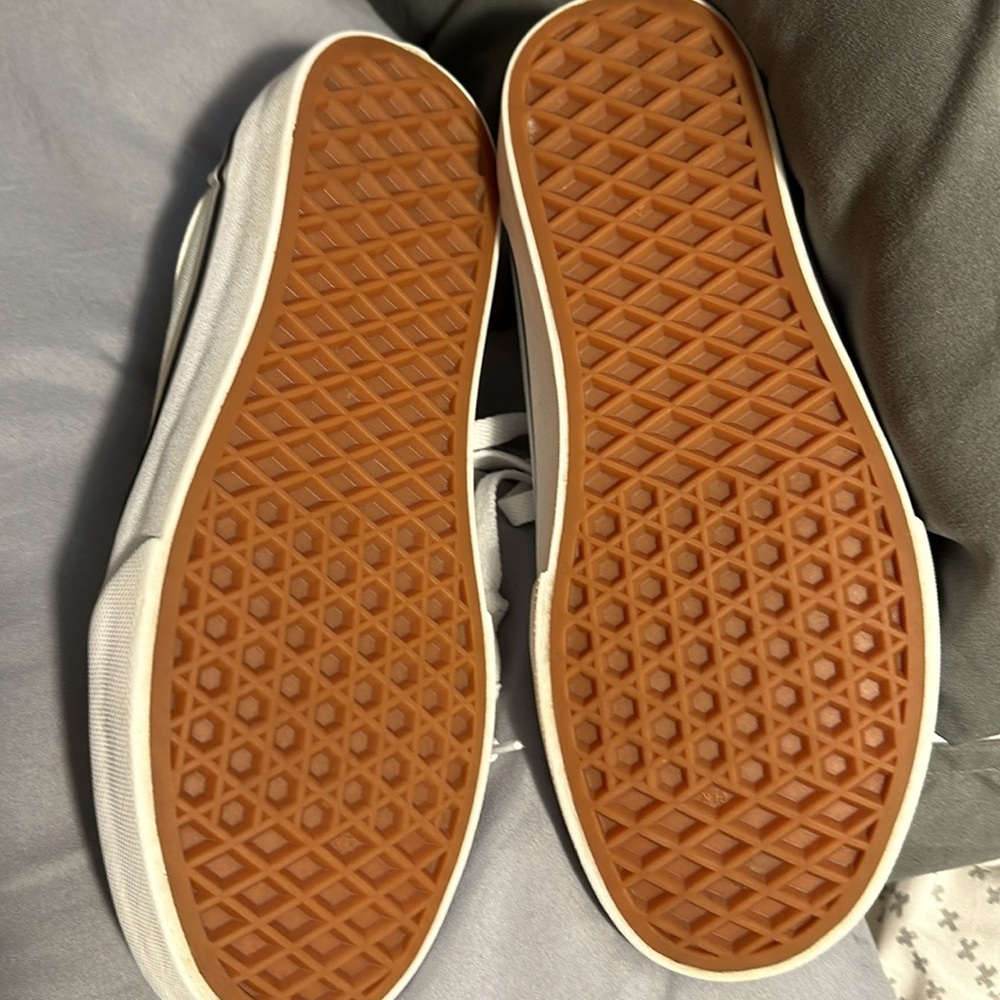 Vans - Picture 2 of 5